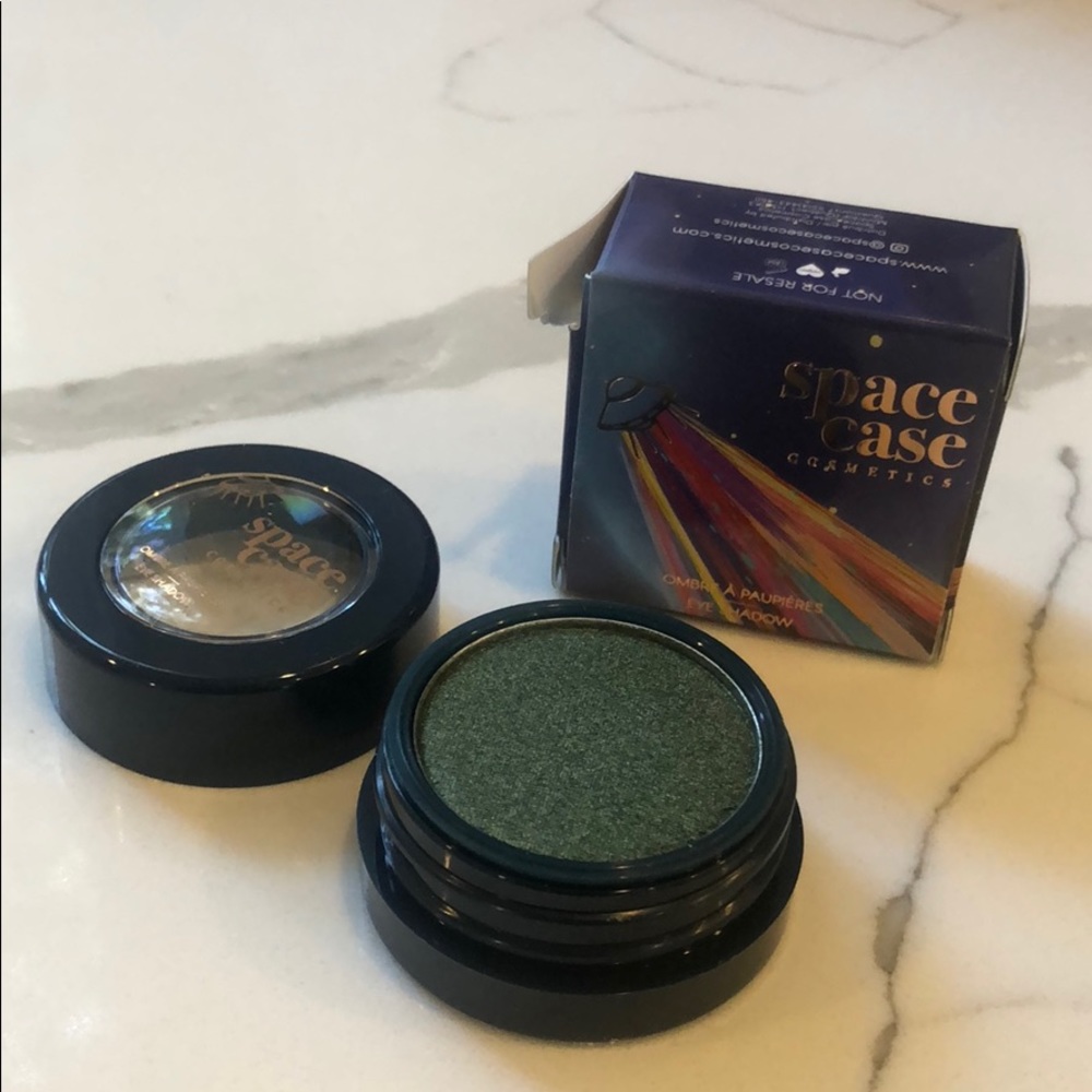 🌸5/$25🌸 Space Case eyeshadow in messy lochnessy